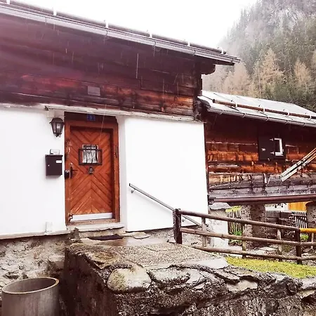 Charmantes Im Dorf Mulegns Chalet